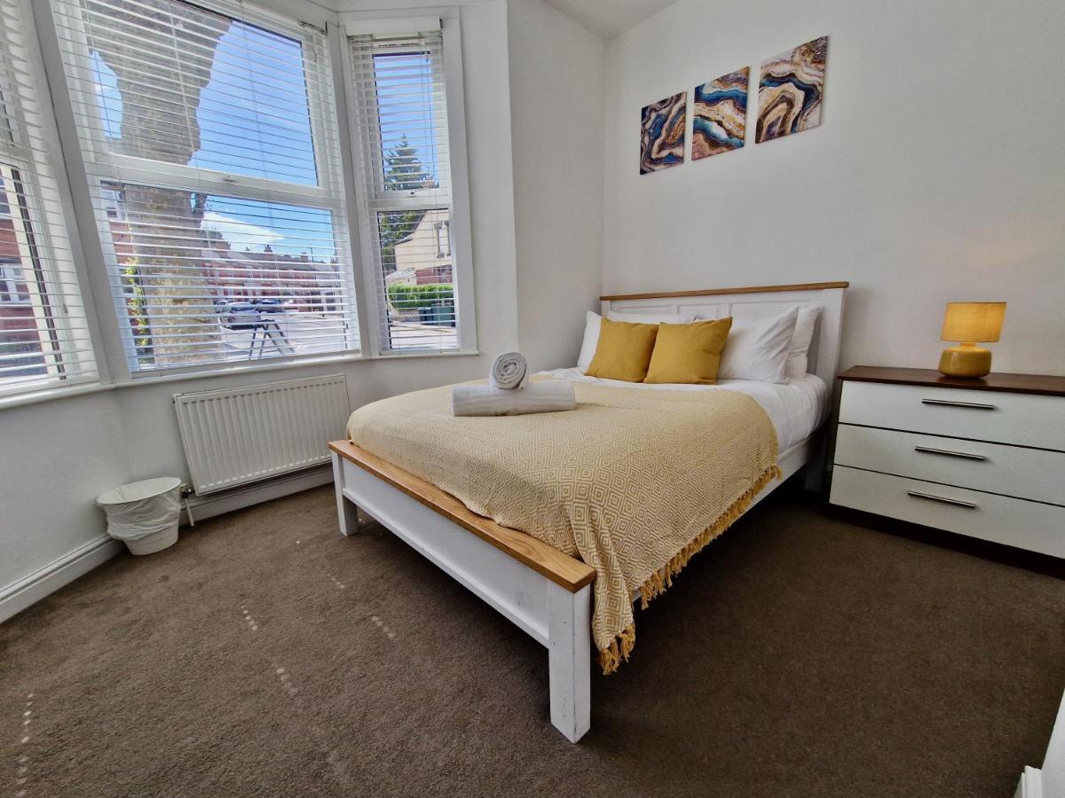 Incredible Private Rooms All With Private Bathrooms In A Fully Serviced House Next To City Centre With Free Parking Coventry Dış mekan fotoğraf