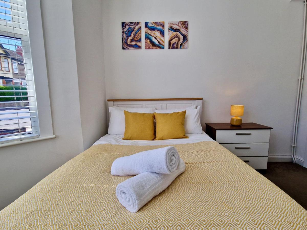 Incredible Private Rooms All With Private Bathrooms In A Fully Serviced House Next To City Centre With Free Parking Coventry Dış mekan fotoğraf