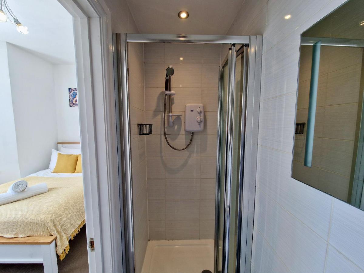 Incredible Private Rooms All With Private Bathrooms In A Fully Serviced House Next To City Centre With Free Parking Coventry Dış mekan fotoğraf