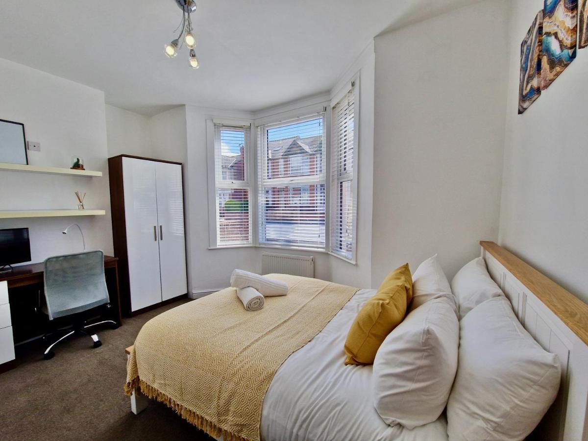 Incredible Private Rooms All With Private Bathrooms In A Fully Serviced House Next To City Centre With Free Parking Coventry Dış mekan fotoğraf