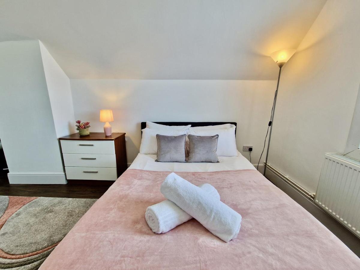 Incredible Private Rooms All With Private Bathrooms In A Fully Serviced House Next To City Centre With Free Parking Coventry Dış mekan fotoğraf