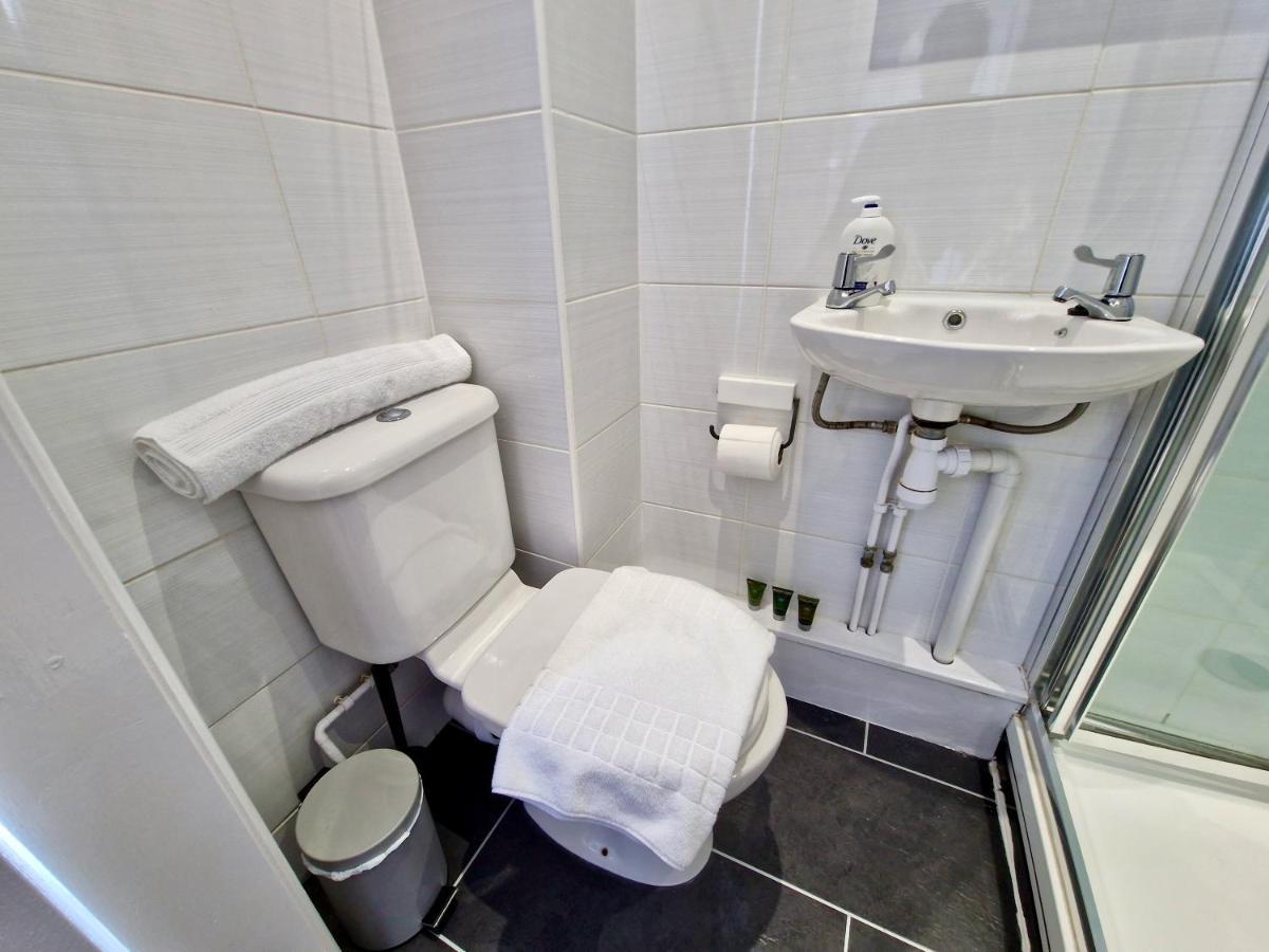 Incredible Private Rooms All With Private Bathrooms In A Fully Serviced House Next To City Centre With Free Parking Coventry Dış mekan fotoğraf