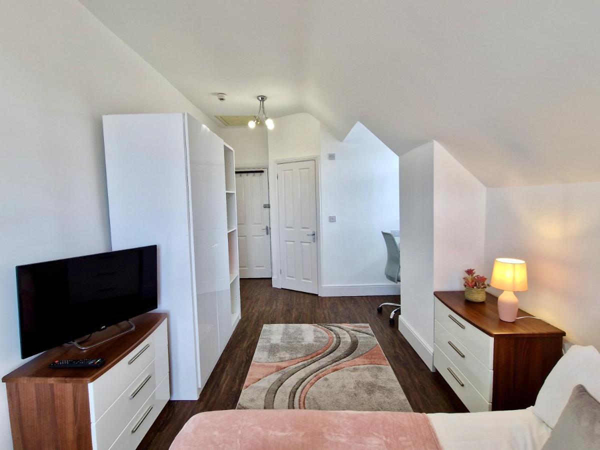 Incredible Private Rooms All With Private Bathrooms In A Fully Serviced House Next To City Centre With Free Parking Coventry Dış mekan fotoğraf