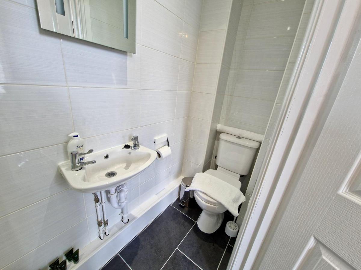 Incredible Private Rooms All With Private Bathrooms In A Fully Serviced House Next To City Centre With Free Parking Coventry Dış mekan fotoğraf