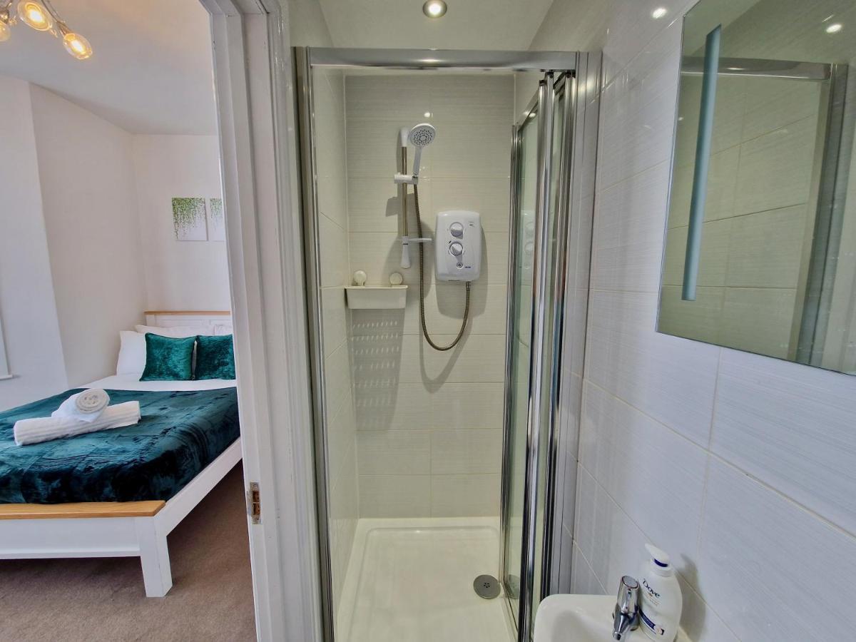 Incredible Private Rooms All With Private Bathrooms In A Fully Serviced House Next To City Centre With Free Parking Coventry Dış mekan fotoğraf