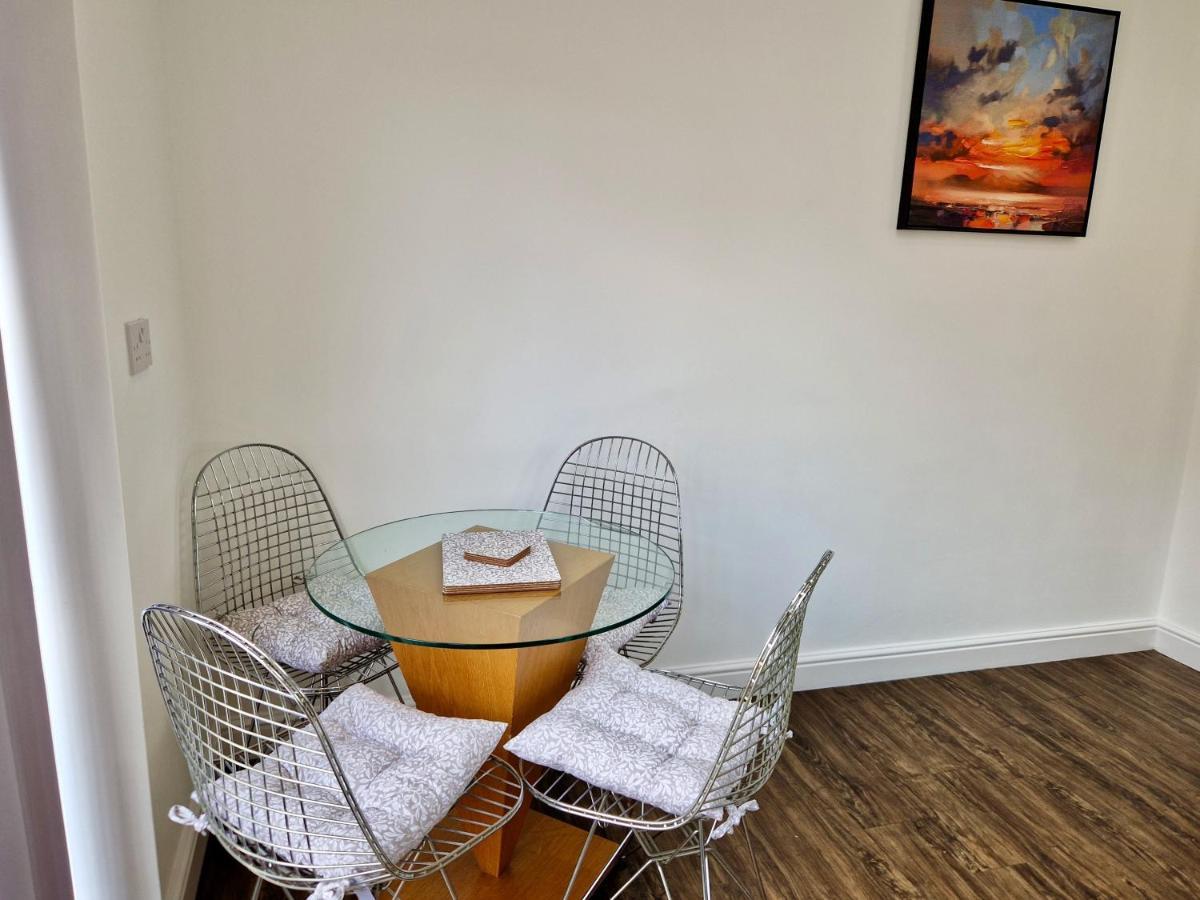 Incredible Private Rooms All With Private Bathrooms In A Fully Serviced House Next To City Centre With Free Parking Coventry Dış mekan fotoğraf