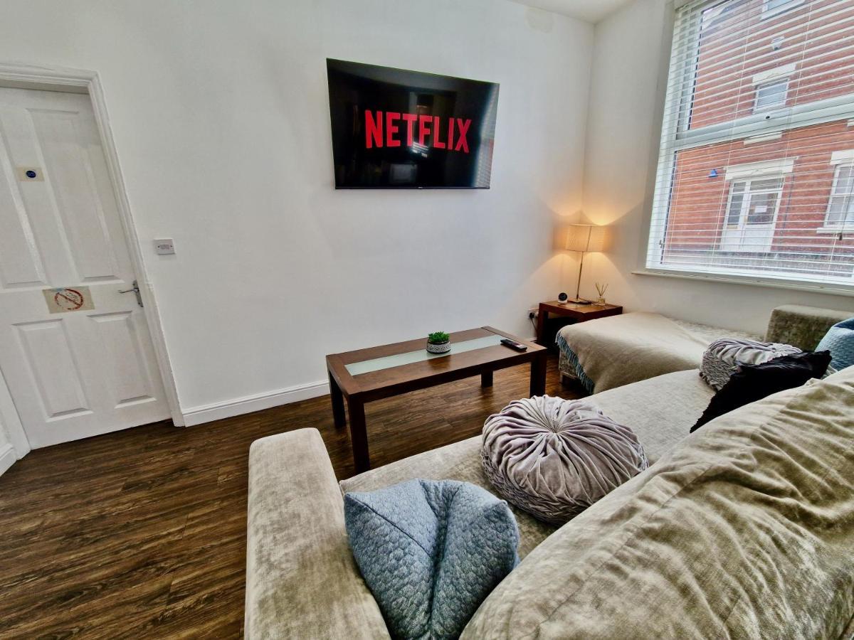 Incredible Private Rooms All With Private Bathrooms In A Fully Serviced House Next To City Centre With Free Parking Coventry Dış mekan fotoğraf