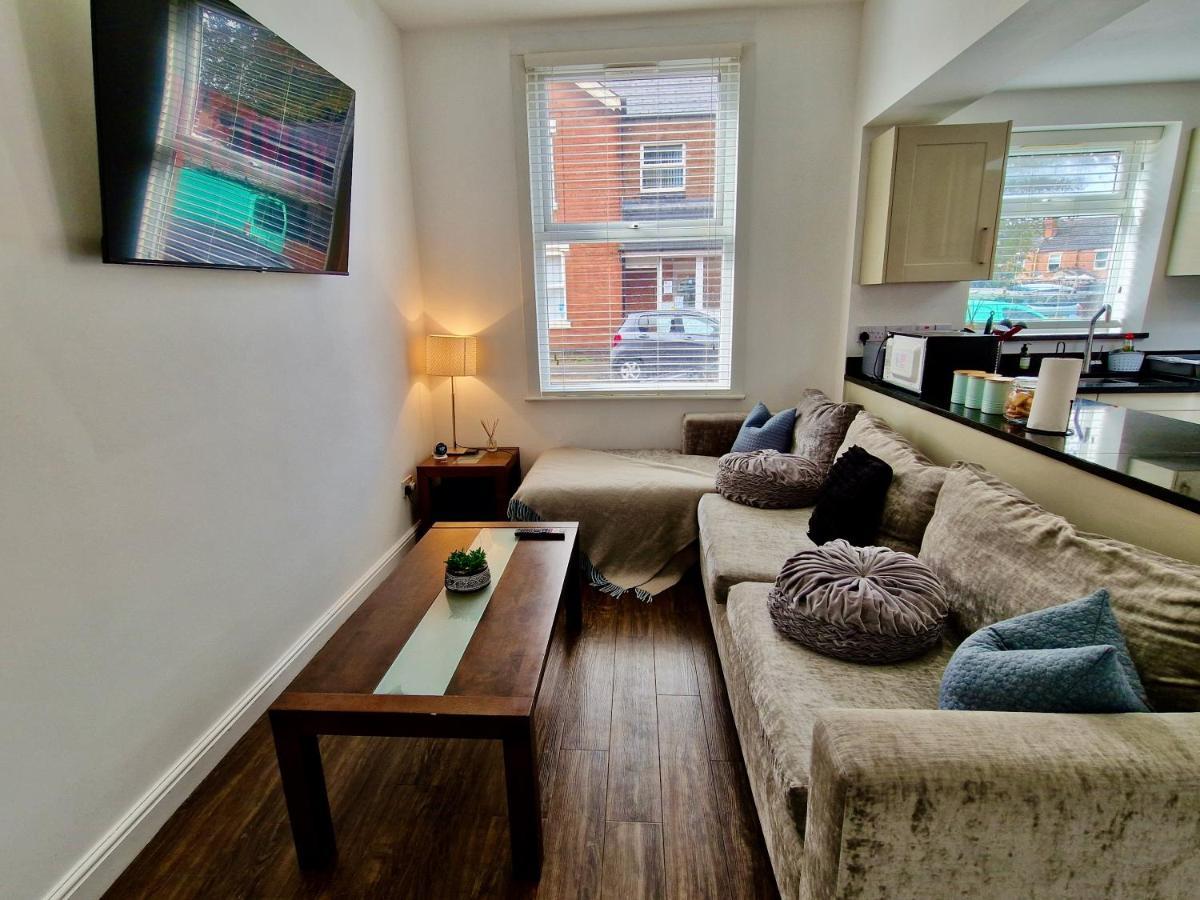Incredible Private Rooms All With Private Bathrooms In A Fully Serviced House Next To City Centre With Free Parking Coventry Dış mekan fotoğraf