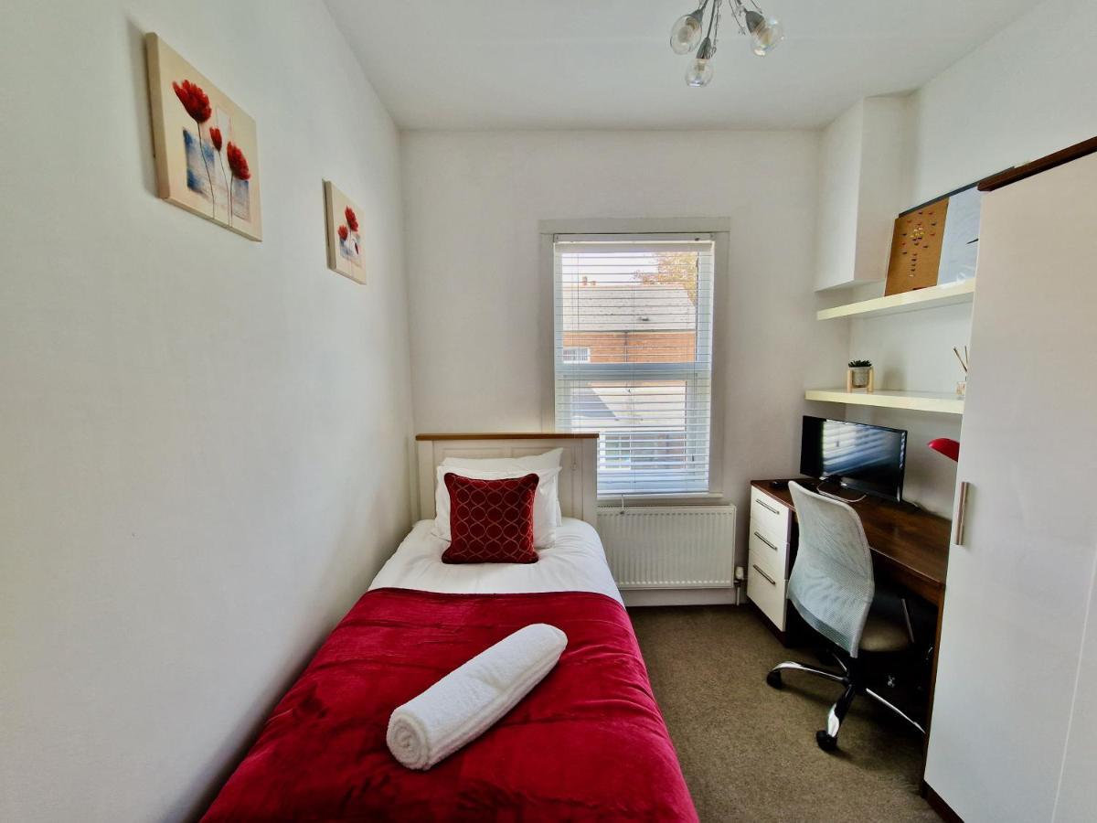 Incredible Private Rooms All With Private Bathrooms In A Fully Serviced House Next To City Centre With Free Parking Coventry Dış mekan fotoğraf