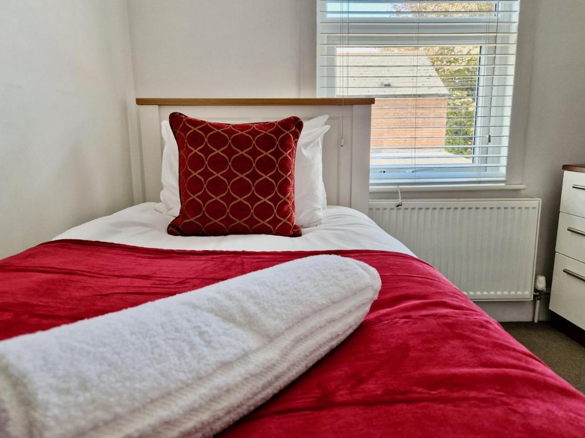 Incredible Private Rooms All With Private Bathrooms In A Fully Serviced House Next To City Centre With Free Parking Coventry Dış mekan fotoğraf